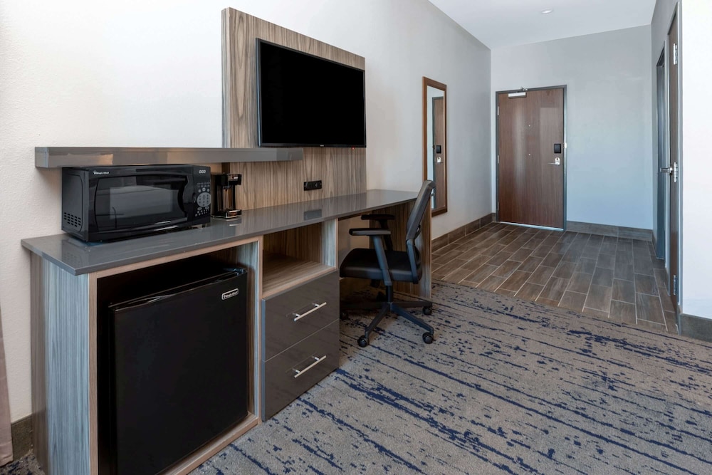 La Quinta Inn & Suites by Wyndham Frisco 29/39
