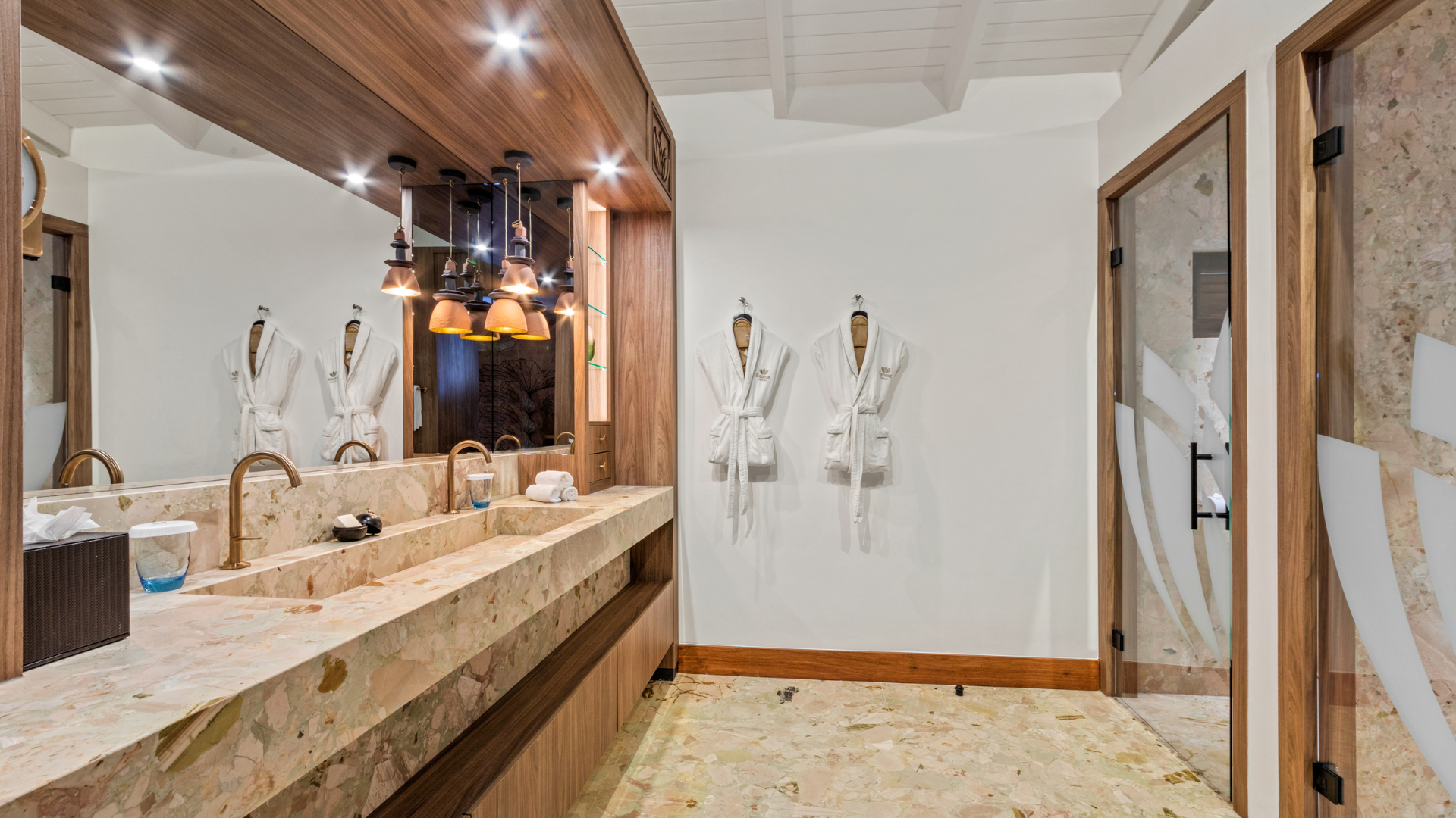 Honeymoon Suite