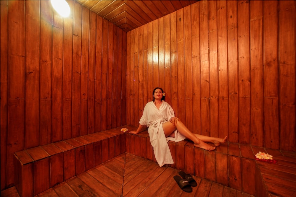 The Radiant Hotel Spa 24/50