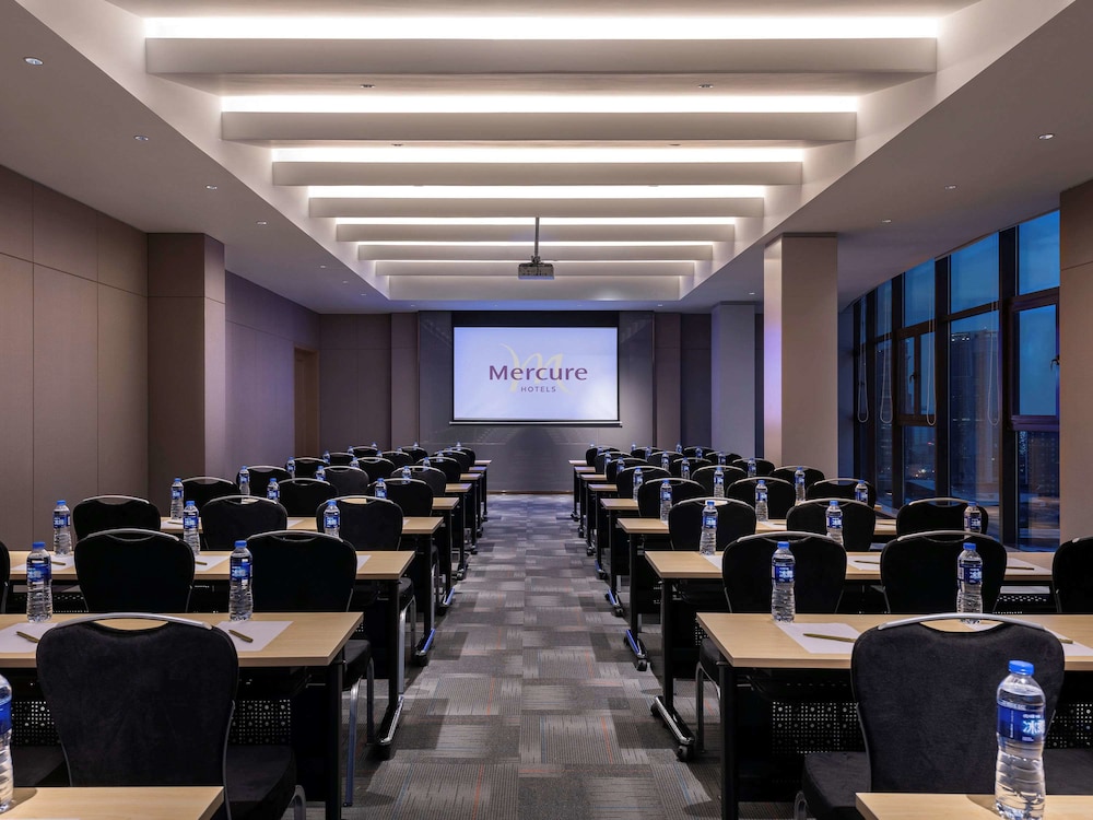 Mercure Chengdu Chunxi 50/65