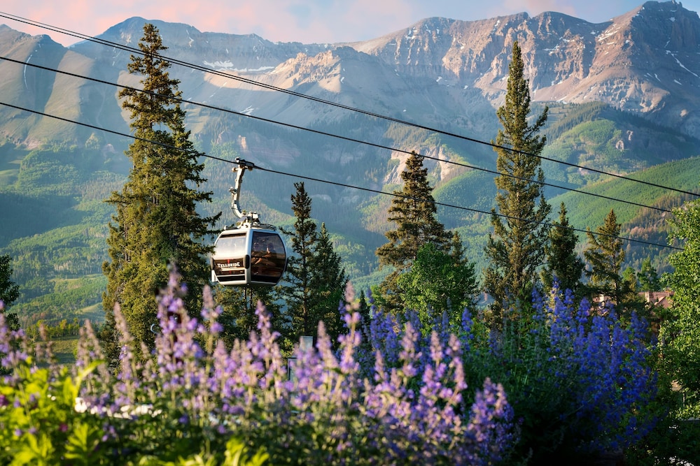Mountain Lodge Telluride 68/73