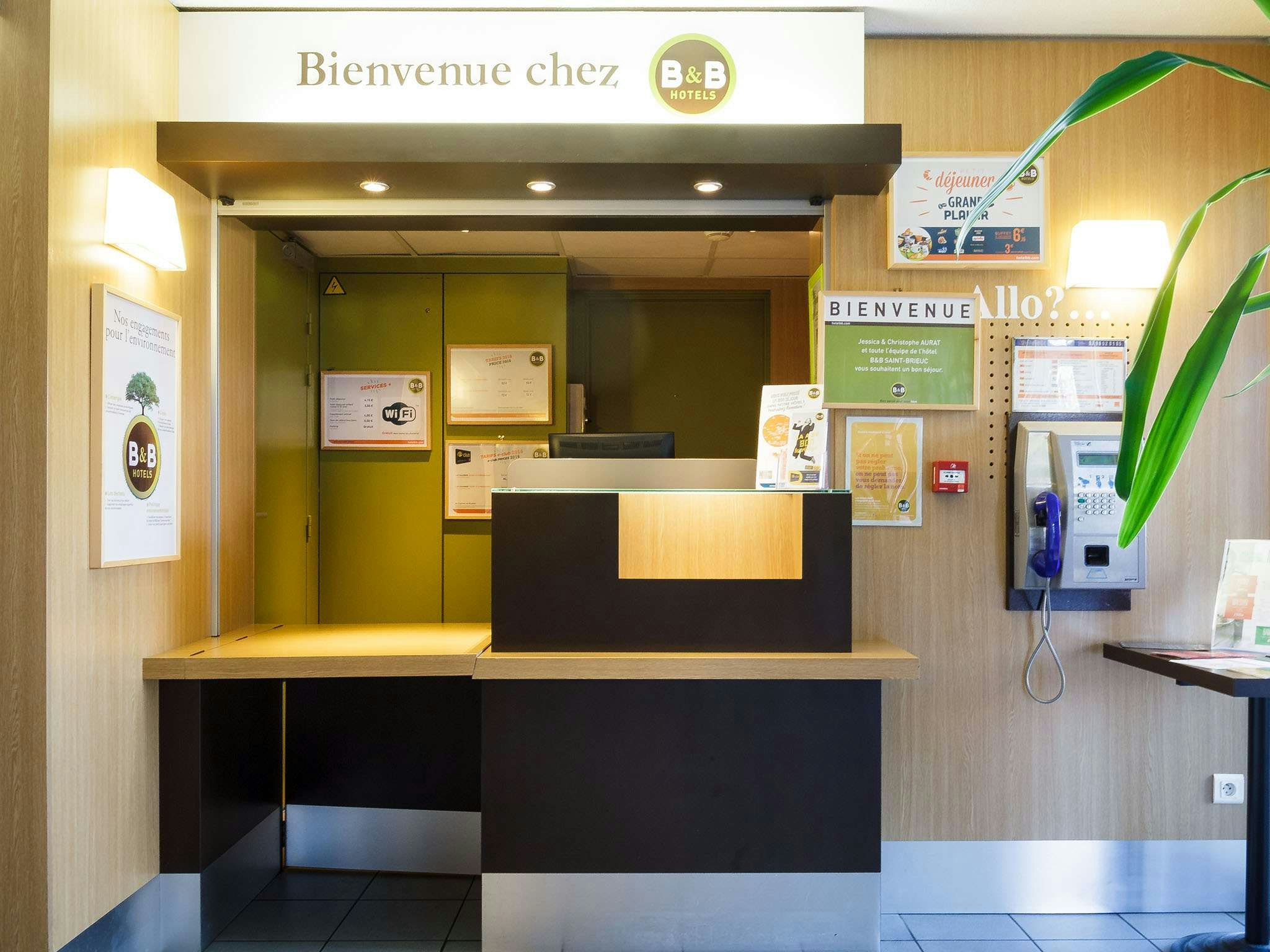 Lobby at B&B HOTEL Saint-Brieuc, TREGUEUX
