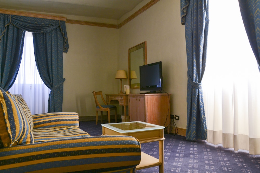 Hotel de La Ville 30/64