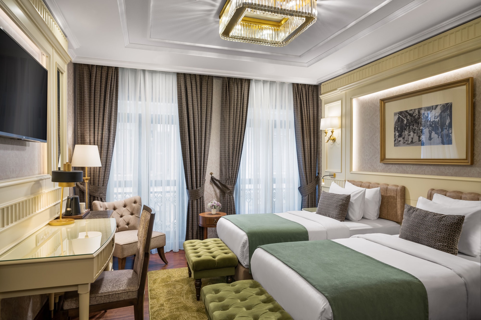 DELUXE, TWIN BEDS