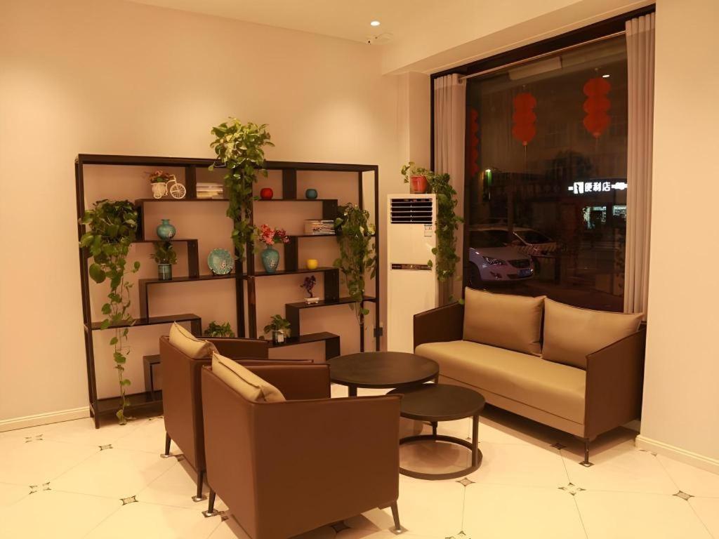 Shell Hebi Qi County Qi River Road Hotel 39/44