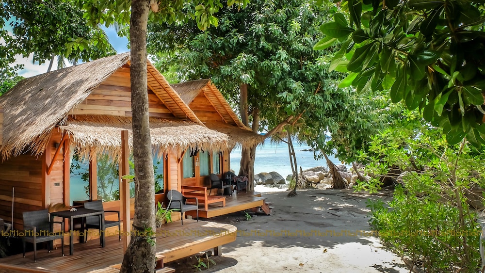 Ten Moons Lipe Resort 37/50