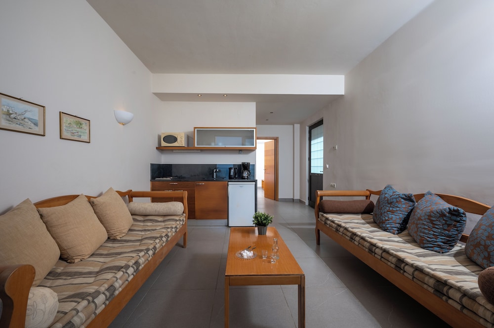Creteco Hotel & Suites 46/72