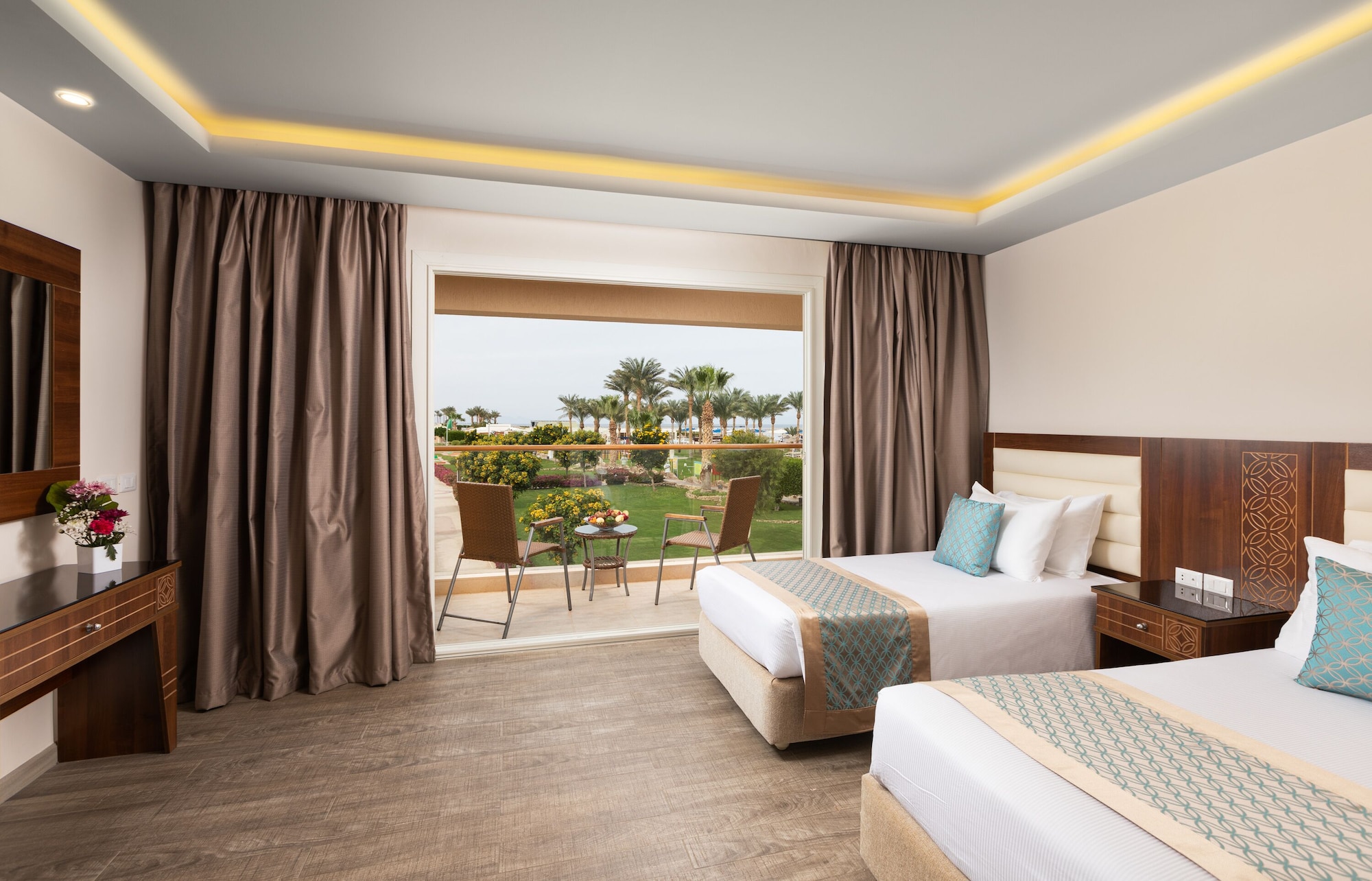 غرفة ديلوكس بسرير كينج بإطلالة على المسبح، Pickalbatros Royal Moderna Resort Sharm El Sheikh 8/9