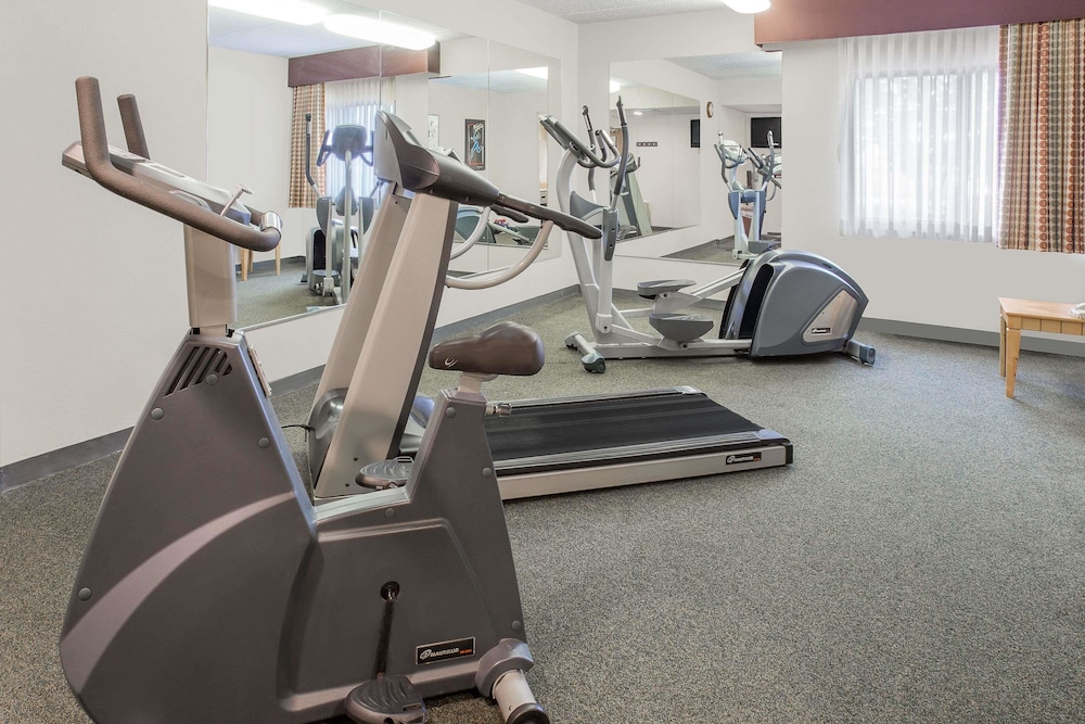 Baymont By Wyndham Janesville 17/23