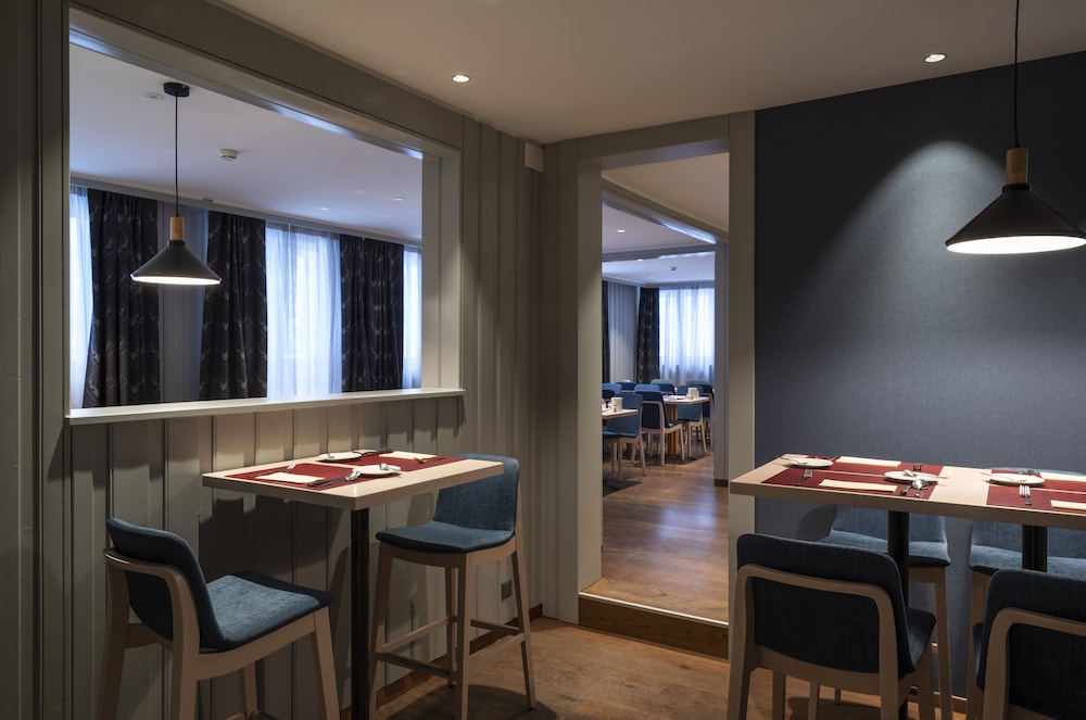 HOTEL CONTINENTAL 38/43