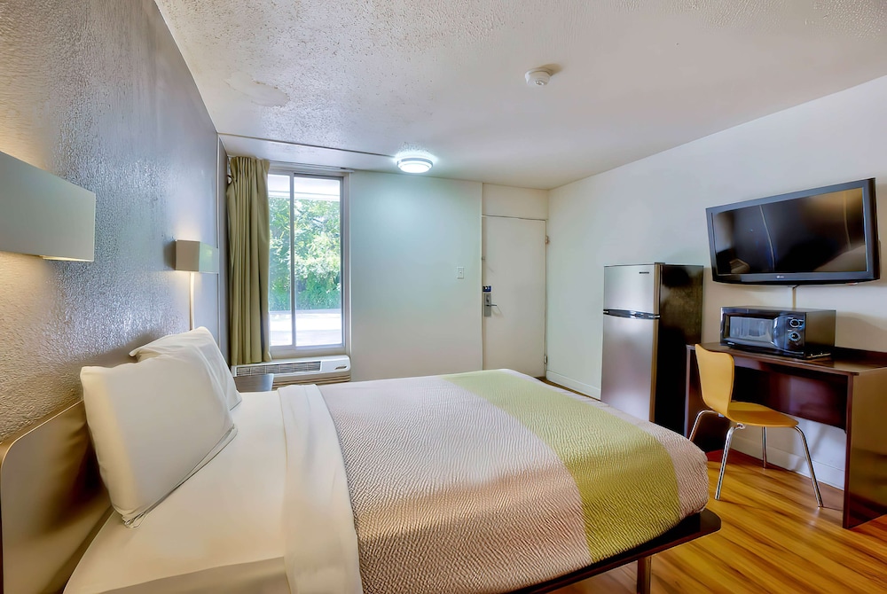 Motel6 Gainesville, FL 36/60