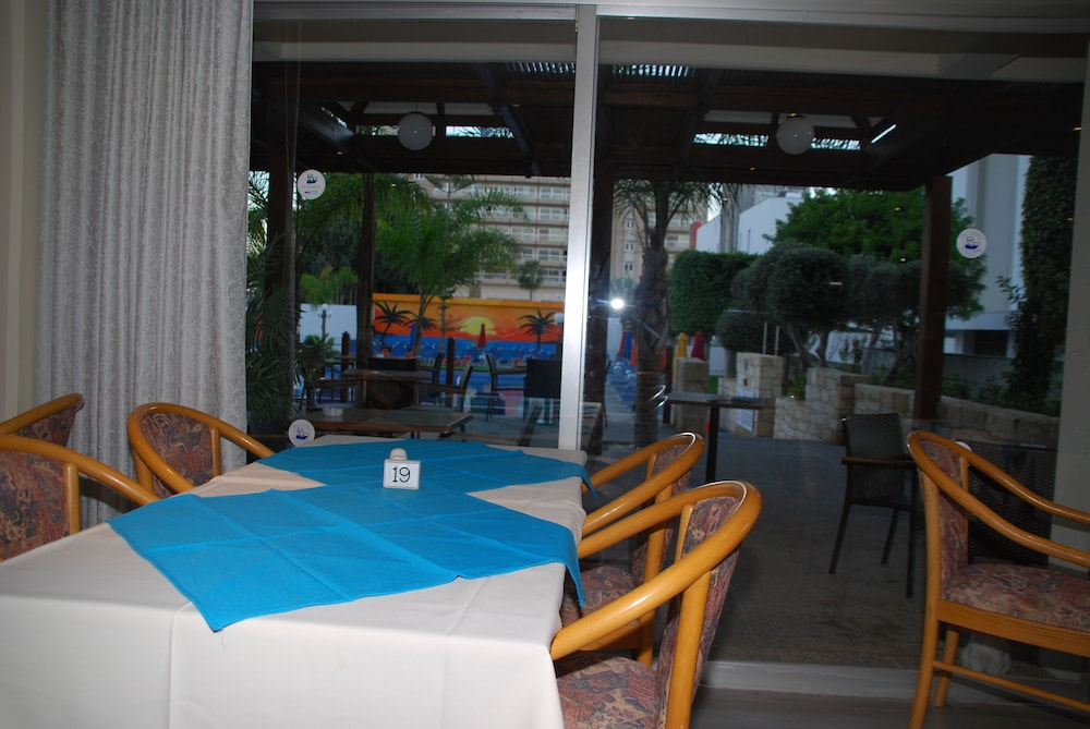 restaurant cafeteria
