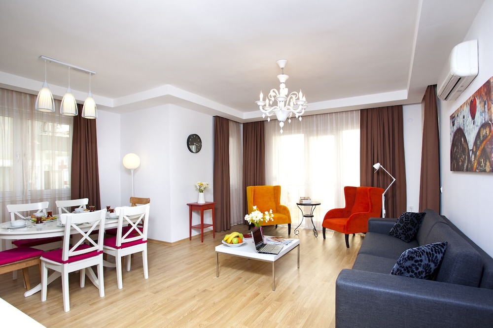 The Room Hotel & Apartments 45/63