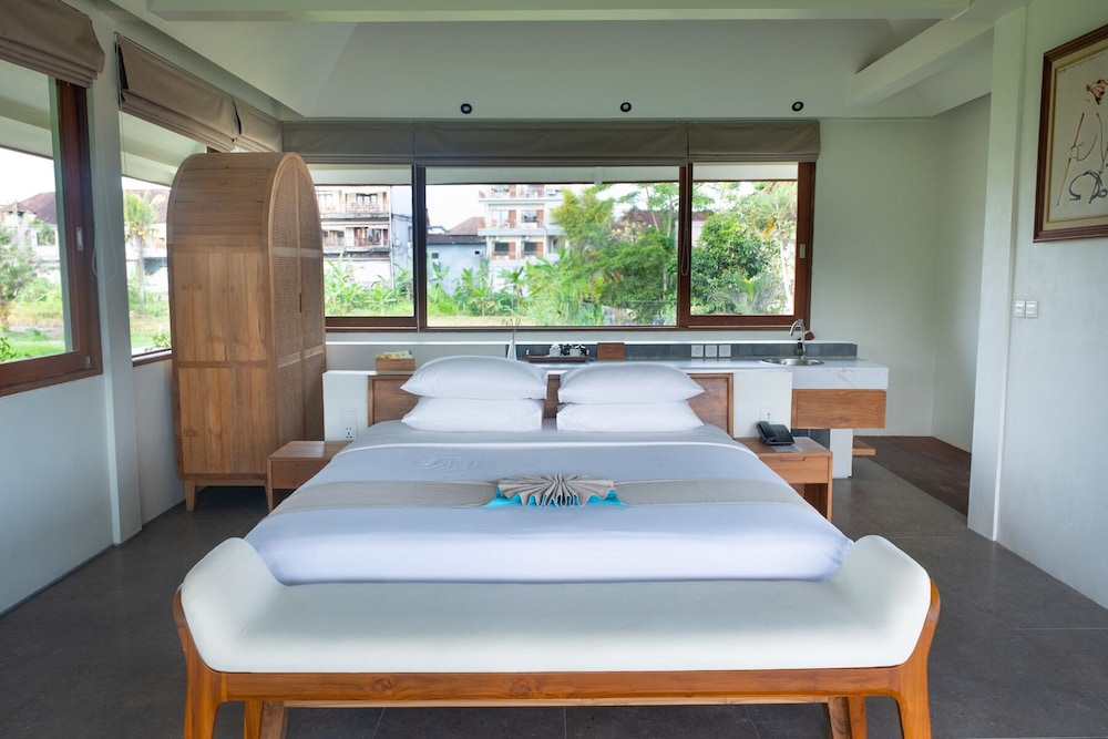 Upstairs, Villa, King Bed, Balcony، Tegal Sari Accommodation 3/6