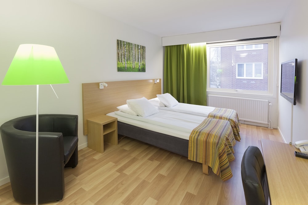 First Hotel Dragonen 11/72