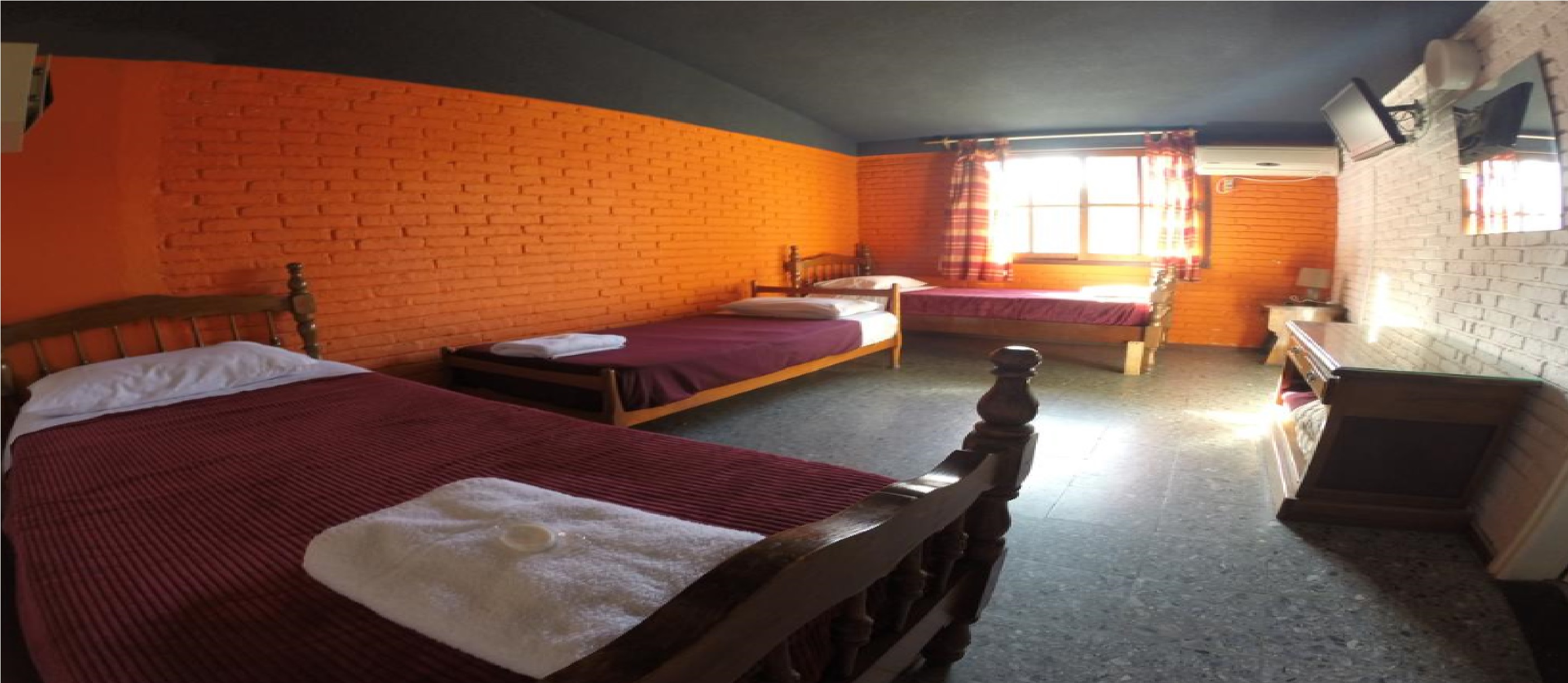 El Viajero Brava Beach Hostel and Suites 5/15