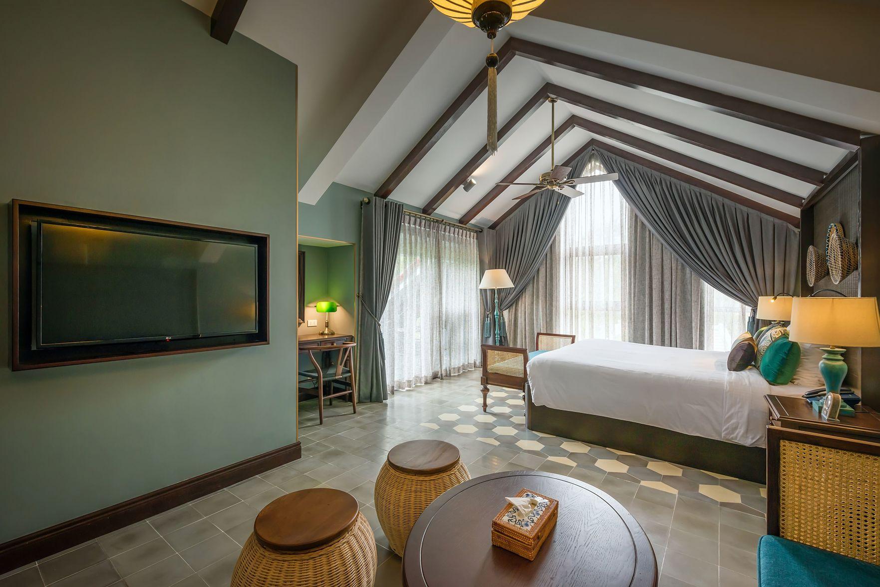 Suite, Balcony, Attic
