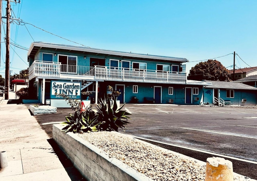Sea Garden Motel 6/63