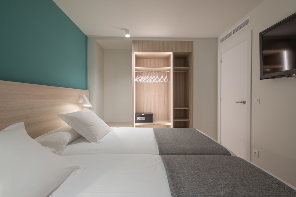 COSMOS Hotel & Aparthotel Andorra 10/65