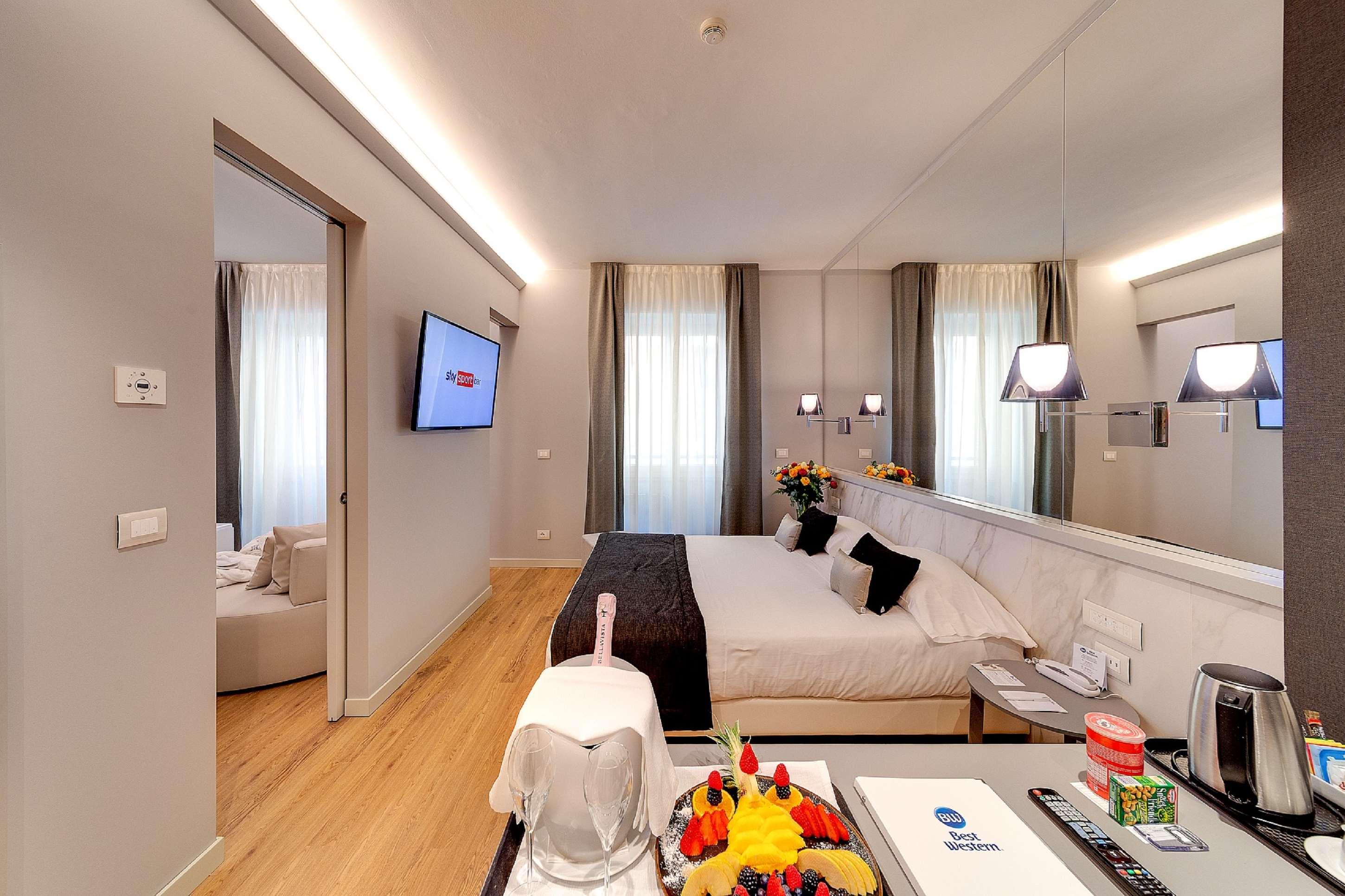 جناح بسرير كينج مع أريكة بمنطقة جلوس بجاكوزي، Best Western Hotel Nazionale 4/7