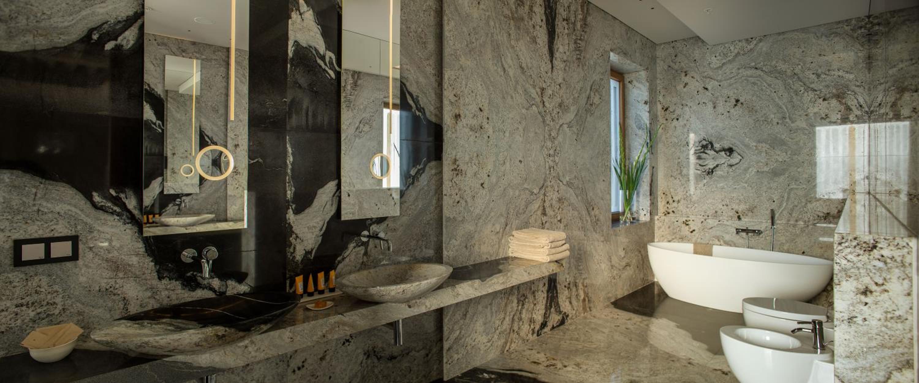 Suite, City View