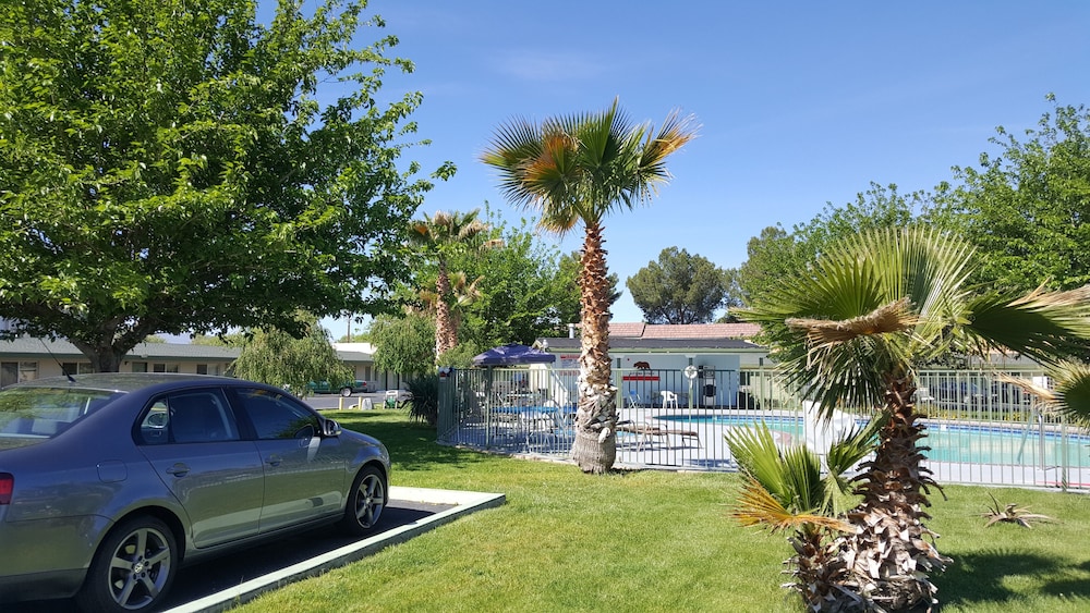 Town House Motel 39/45