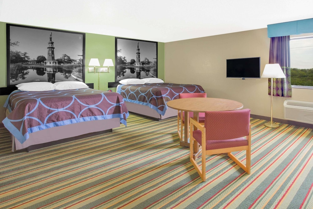 Super 8 By Wyndham Champaign 38/52