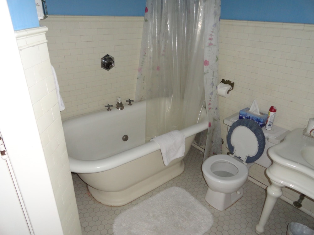 Victorian Inn Bed and Breakfast 26/29