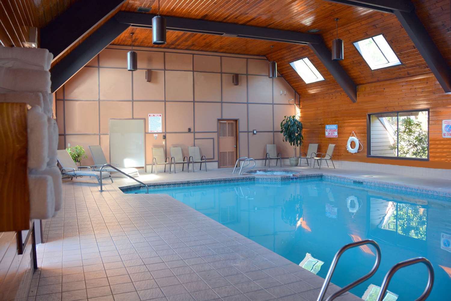 Surestay Plus Hotel By Best Western Gold Beach 3/10