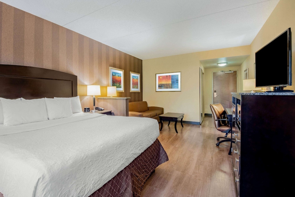 La Quinta Inn & Suites by Wyndham Bel Air/I-95 Exit 77A 14/44