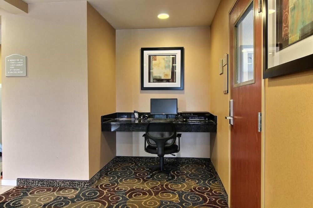 Cobblestone Hotel Amp Suites Crookston 36/39