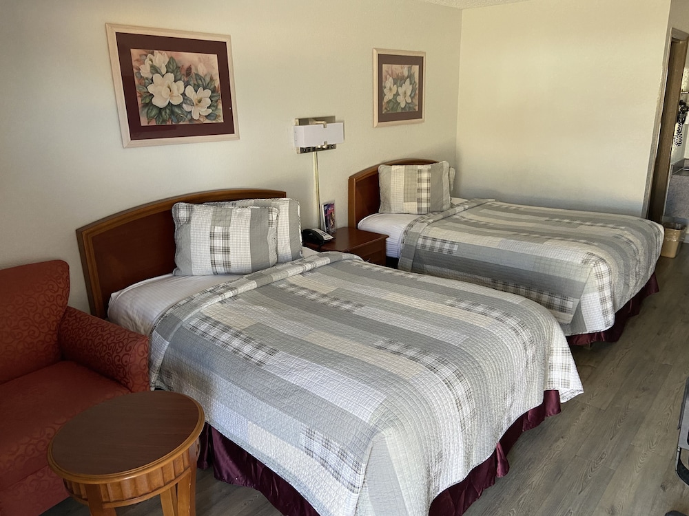 Colonial Inn 4/47
