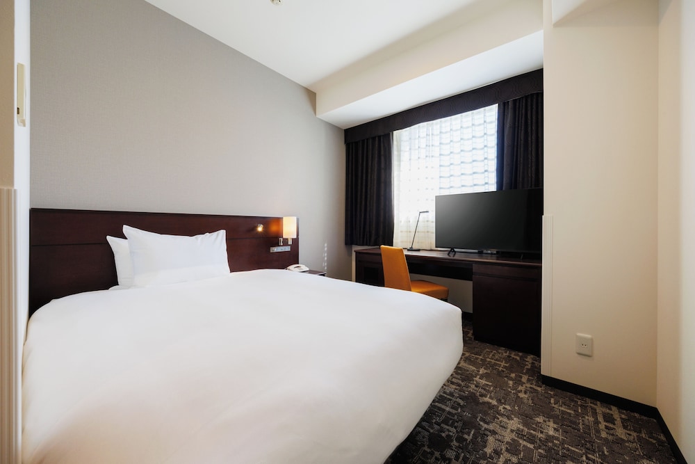 ROOM, SINGLE