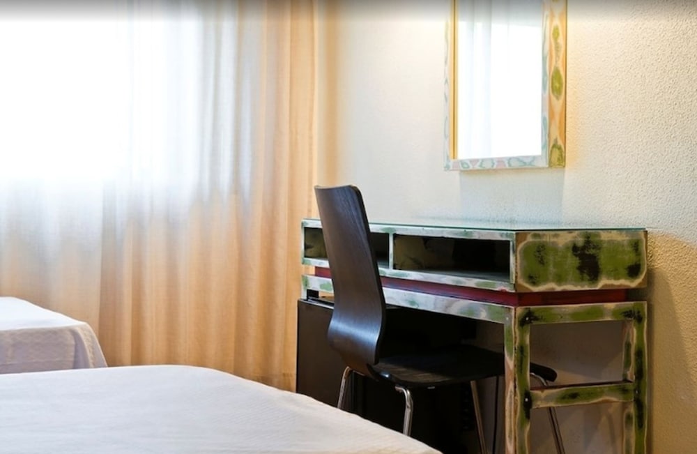 HRC Hotel 24/26