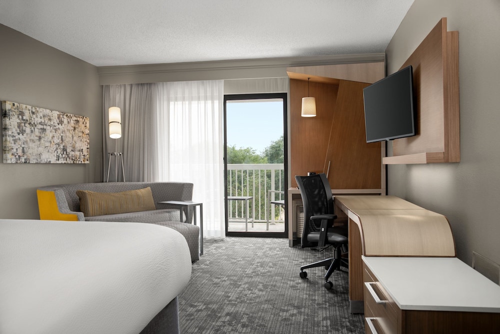 Room at Courtyard by Marriott Lafayette Airport, LAFAYETTE - LA