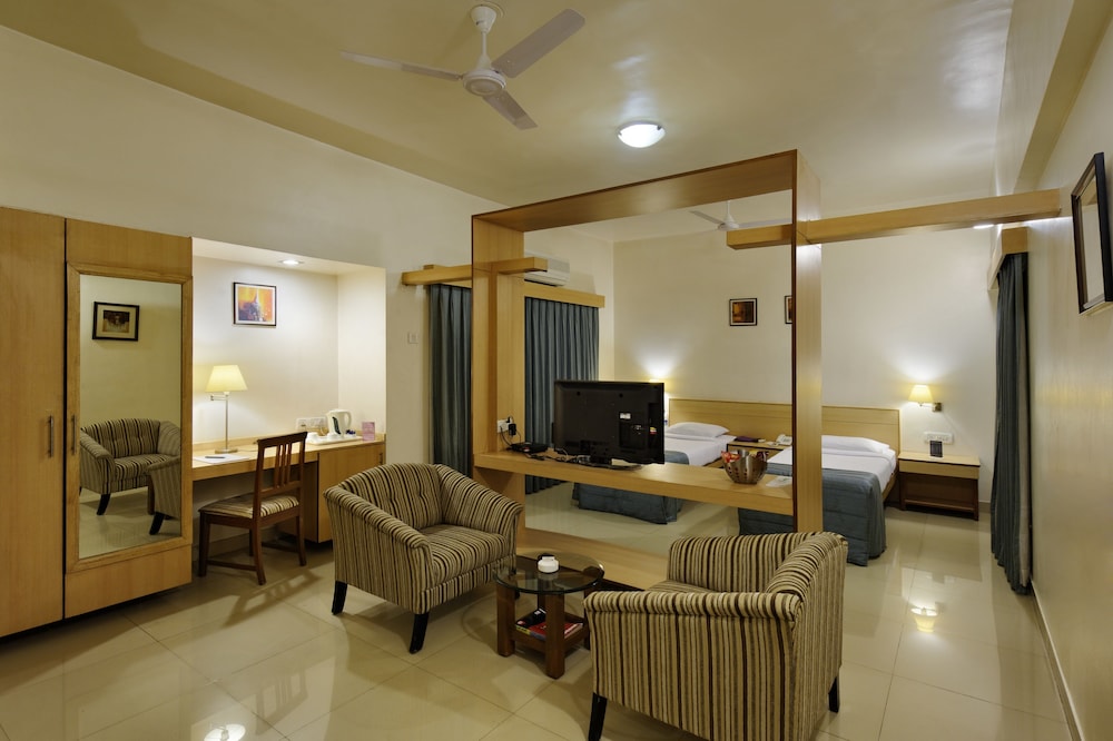 Phoenix Hotel 34/50