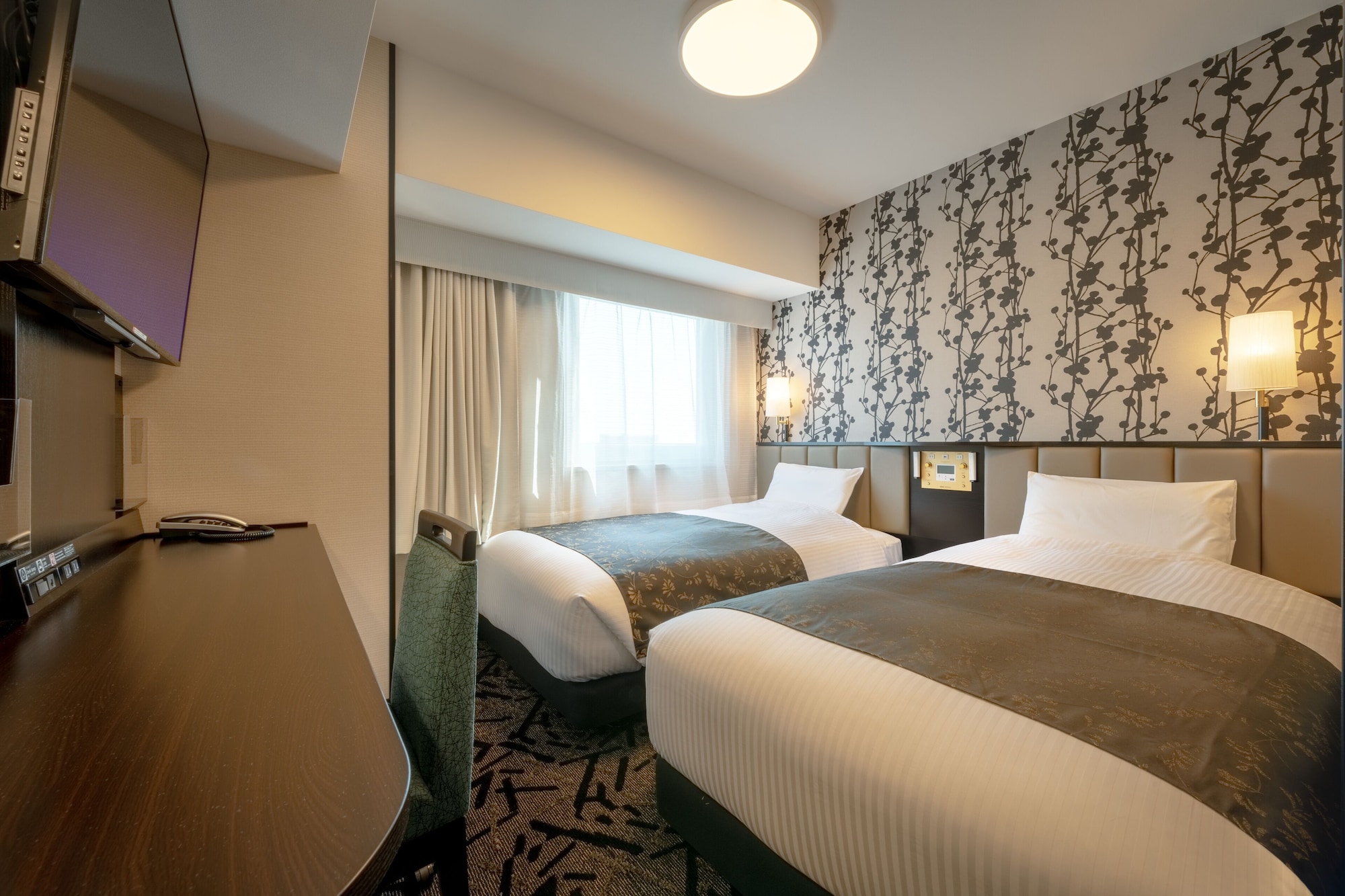 Room, Twin Beds, Smoking