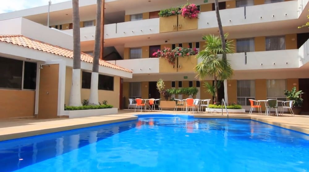 Azteca Inn Hotel 13/62