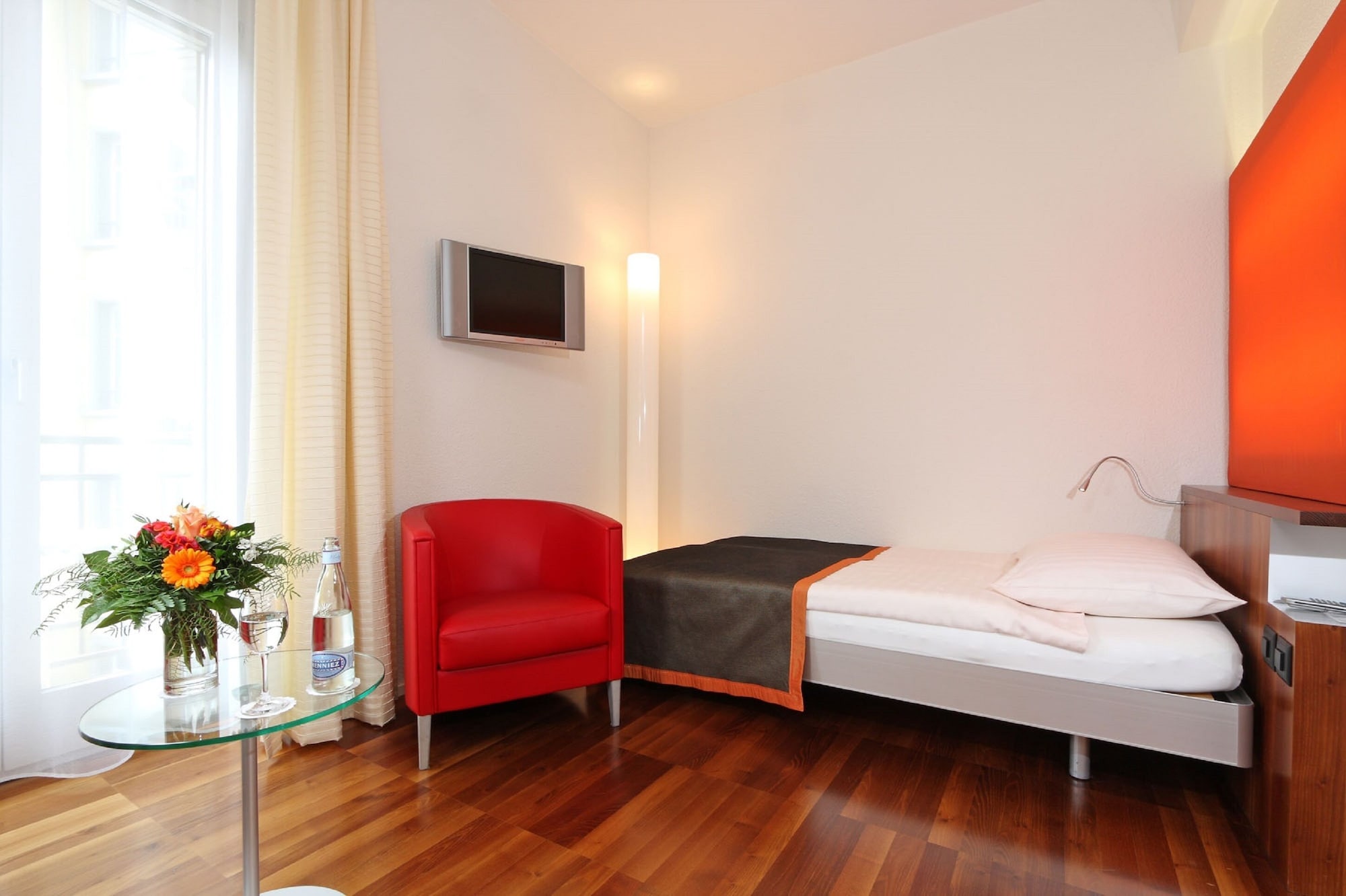 ROOM, SINGLE, SINGLE BED