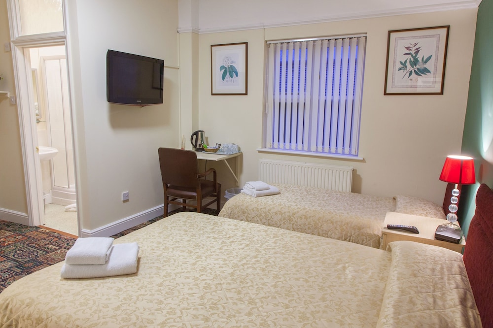 Gatwick Turret Guest House 29/45