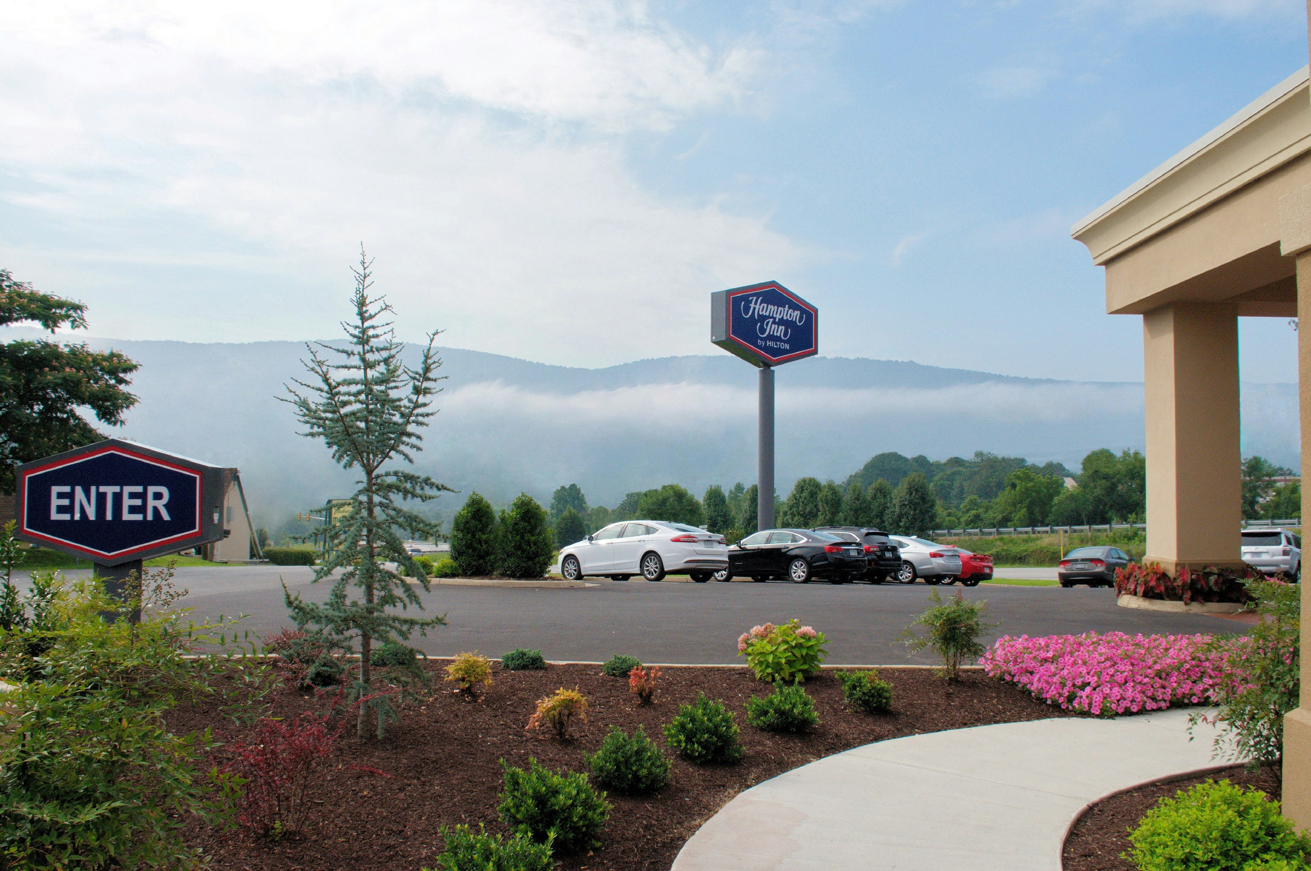 Hampton Inn Covington, VA 48/48