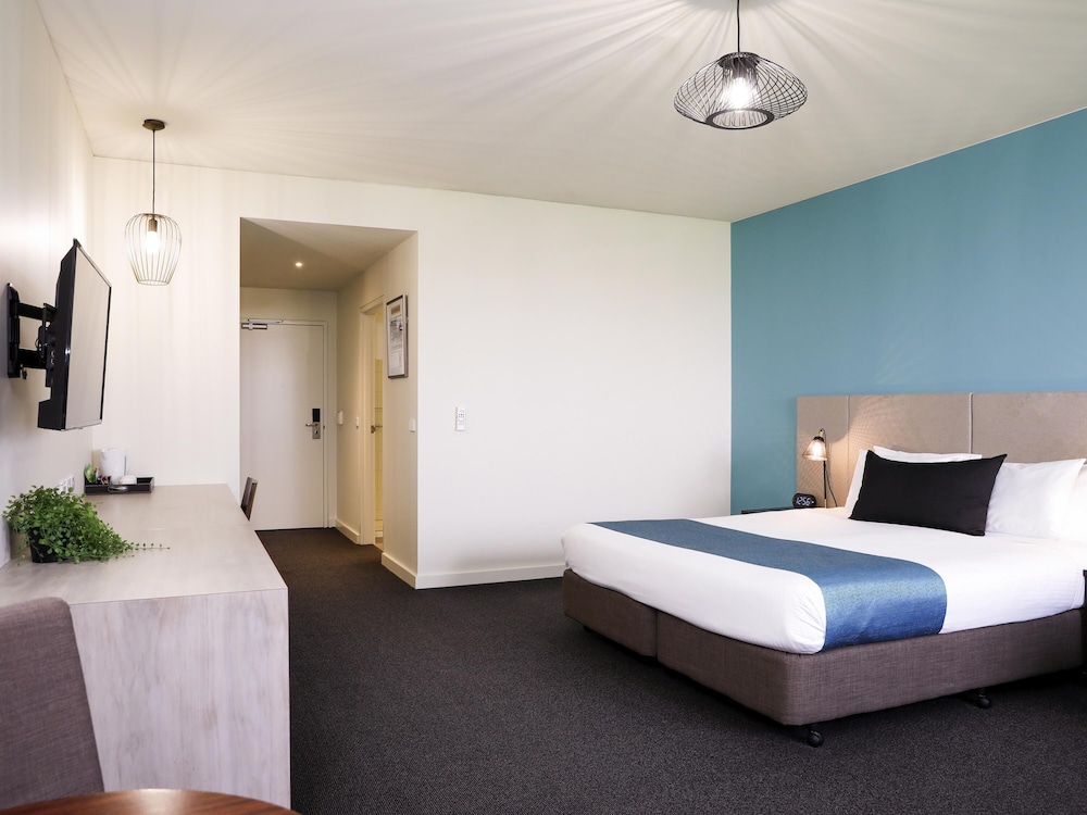 Mantra Melbourne Melton 10/37