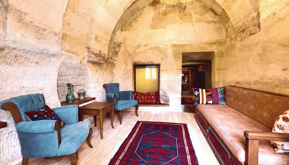Ada Cave Suites 30/50
