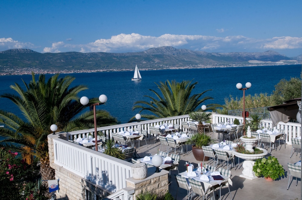 Hotel Vila Tina 3/50