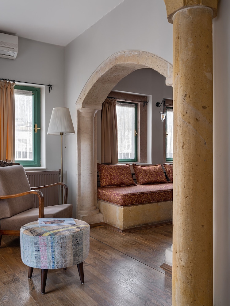 Heybe Hotel 33/50