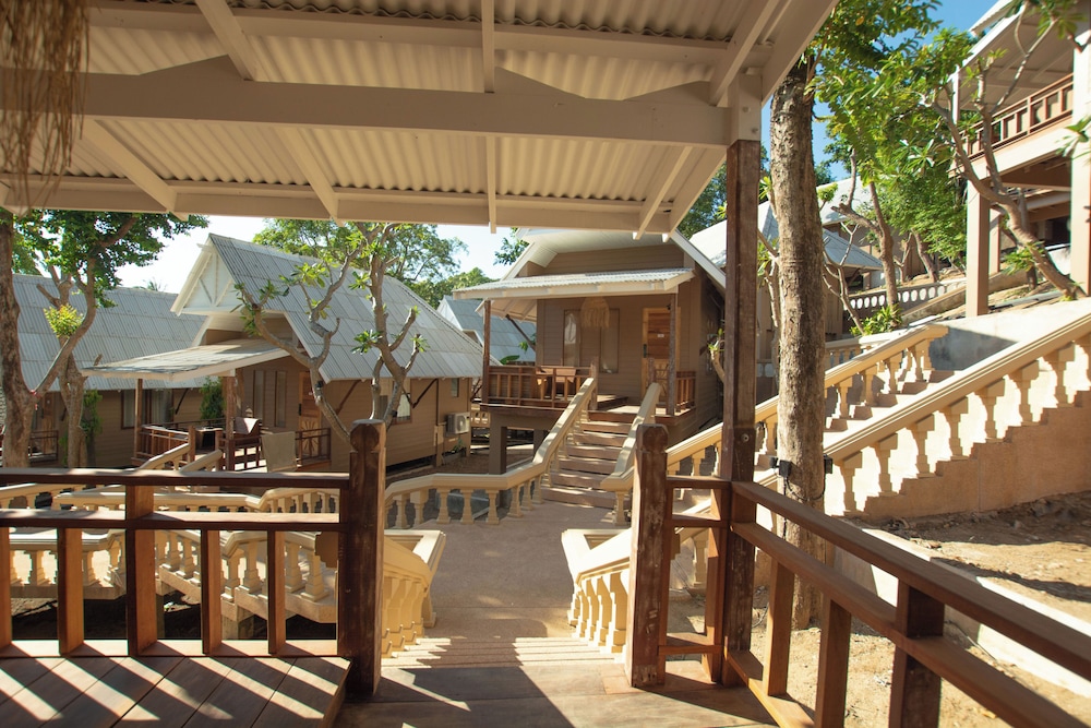 Cocohut Beach Resort 43/50