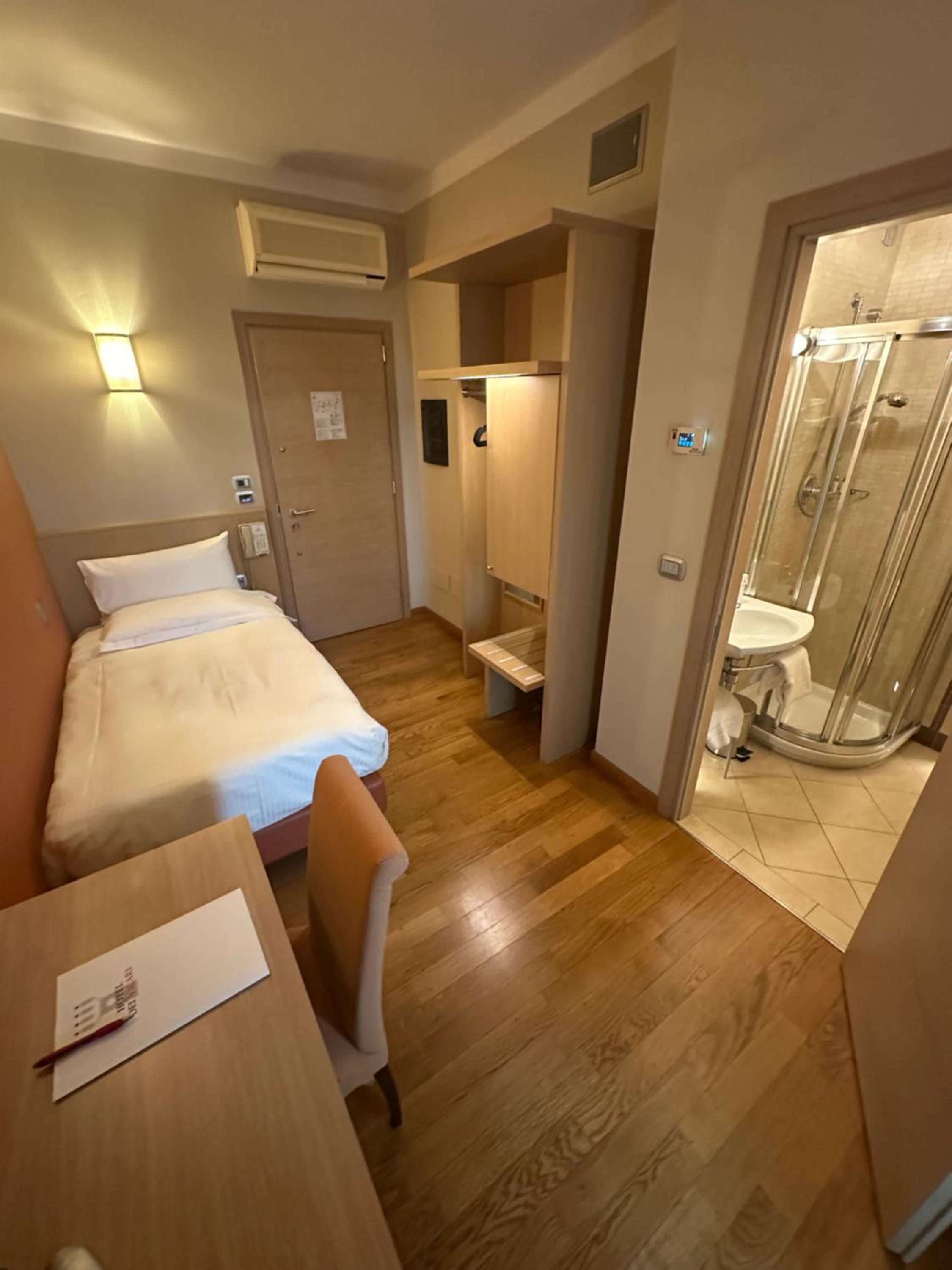 Room, Single