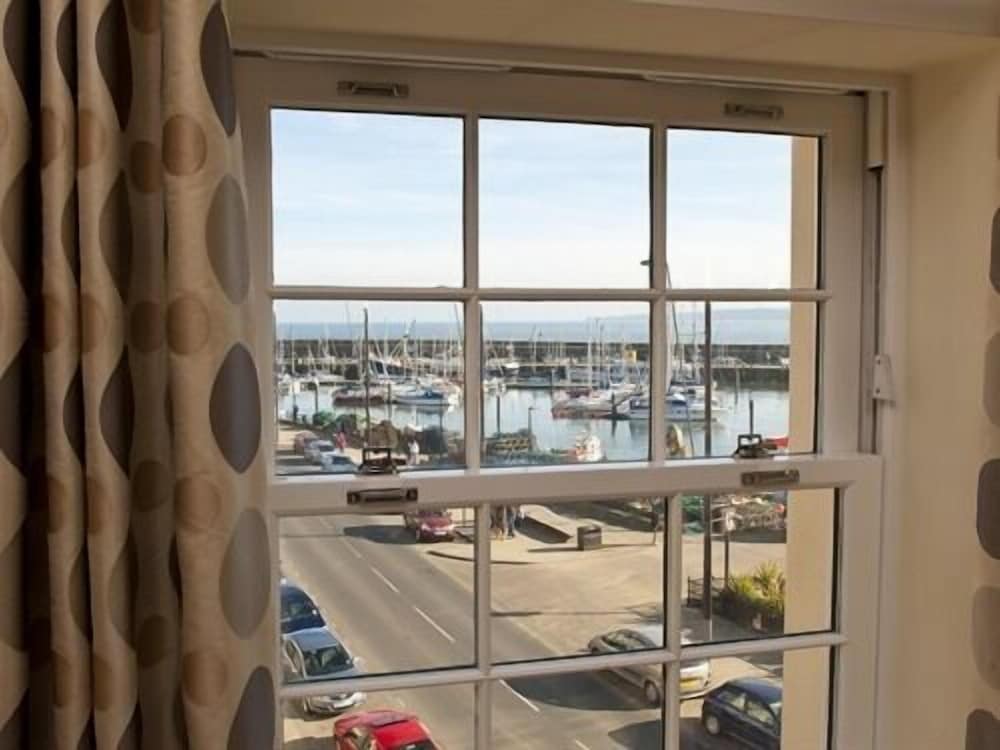 Harbourside Apartments 25/50