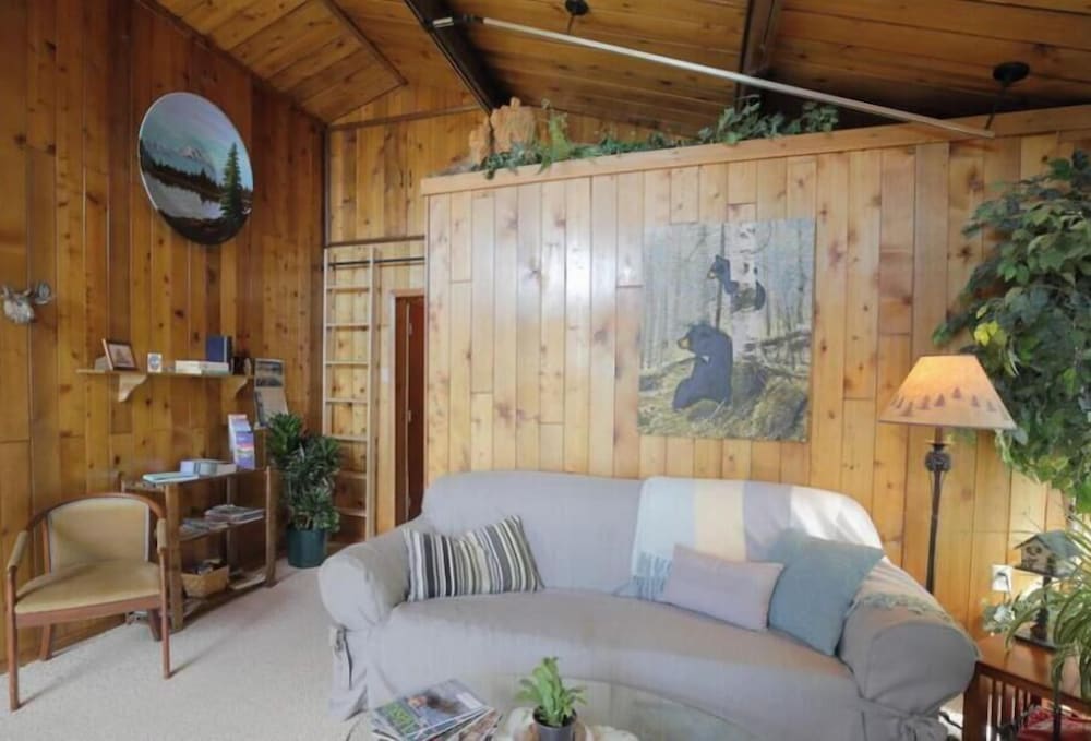 Jewel Lake Bed Breakfast 33/50