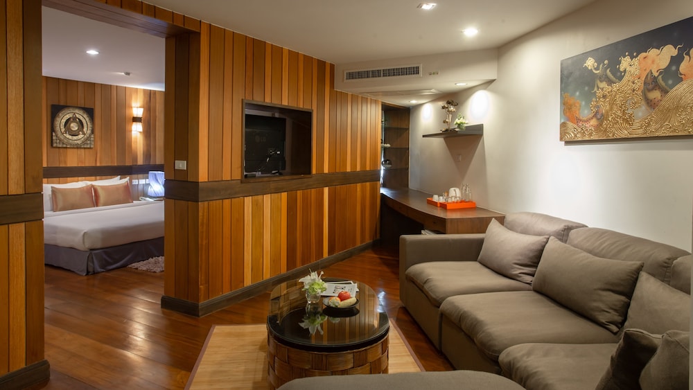 Khum Phucome Hotel 184/198